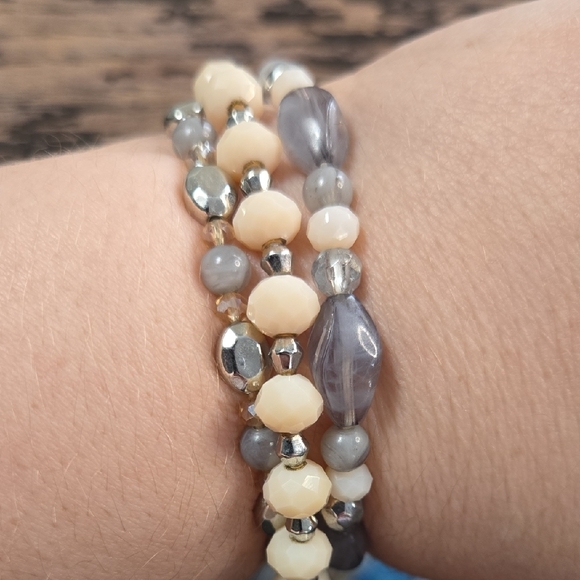 Beaded Bracelet Set (3) in Cream‎ and Gray - Picture 3 of 4
